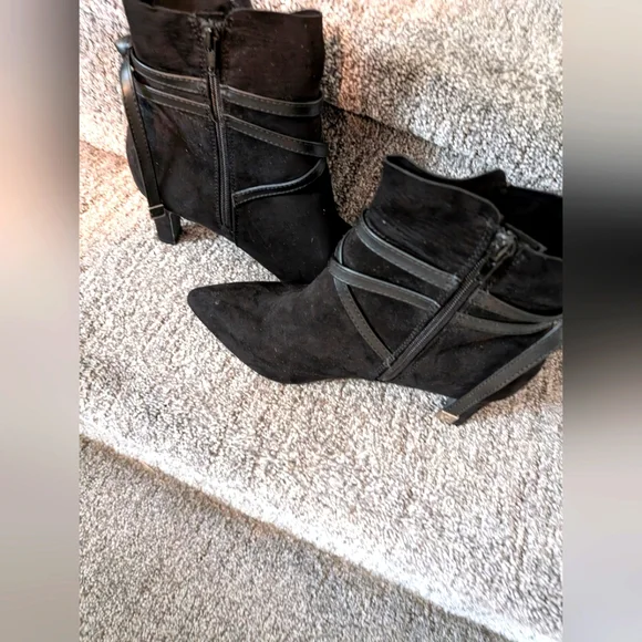 Ladies boots - Picture 1 of 3